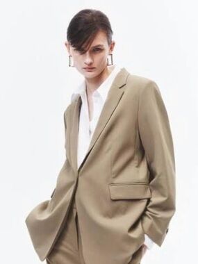 NWT!! Slightly Oversized Tailored Taupe Women's Blazer